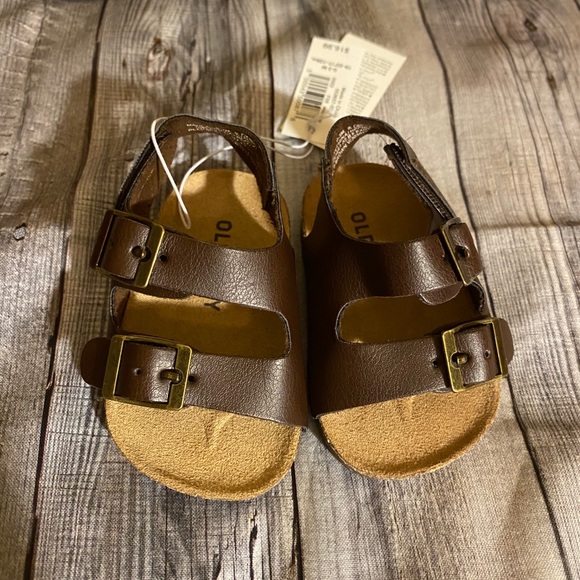 NWT. Old Navy sandals 0-3 months - Picture 2 of 2